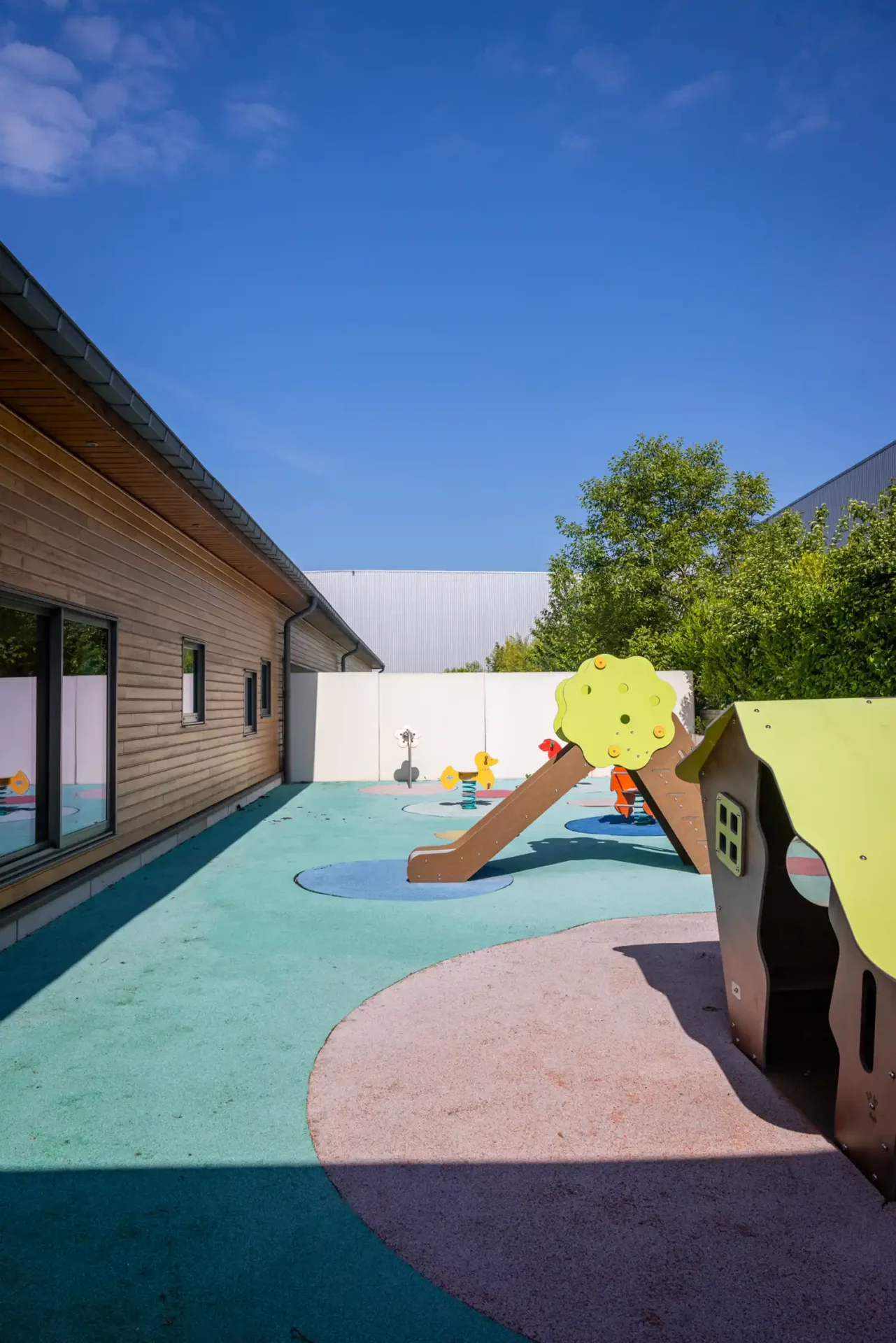 Cour intérieure avec parc école de loisirs Le Mesnil-Amelot