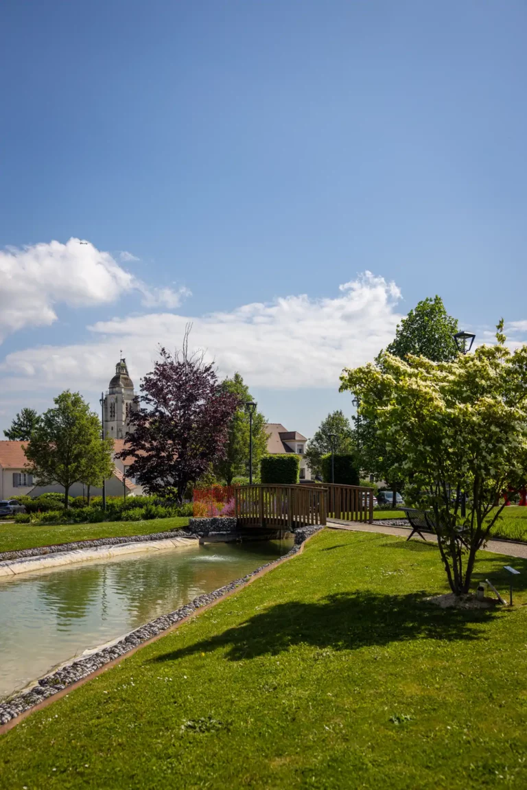 Etang au sein d'un parc Le Mesnil-Amelot