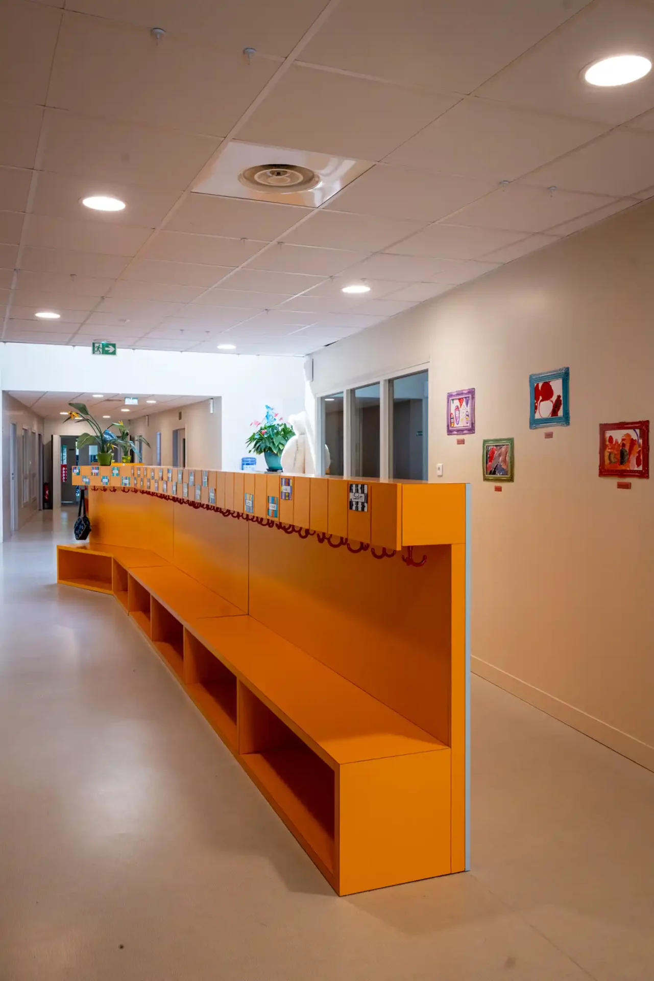 Portes manteaux école de loisirs Le Mesnil-Amelot