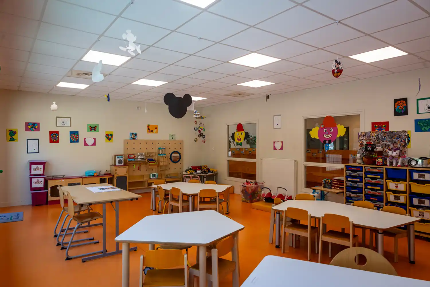 Salle vue sur l'intérieur école de loisirs Le Mesnil-Amelot