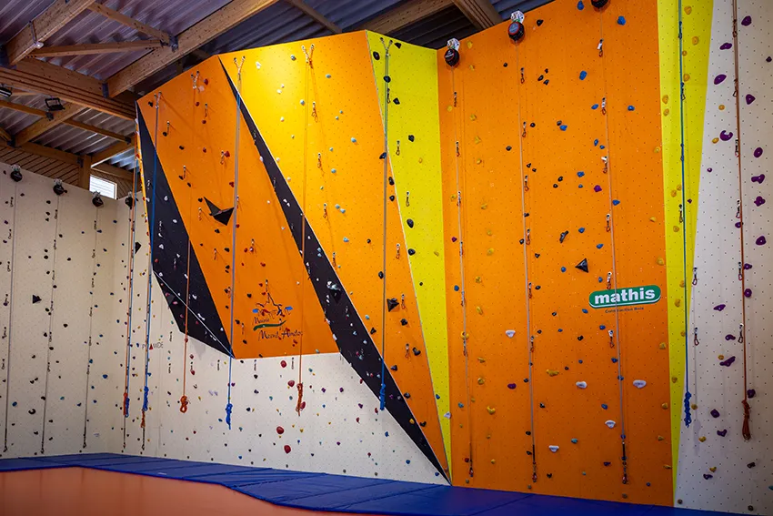 Mur escalade Mesnil Amelot Complexe Multisports